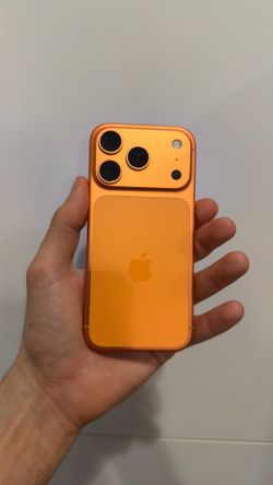 Apple iPhone 17 pro AT&T or cricket and some Mexico carriers 256gb like new never used orange color