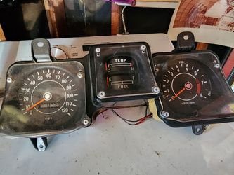 510 Gauge Cluster w/Tach