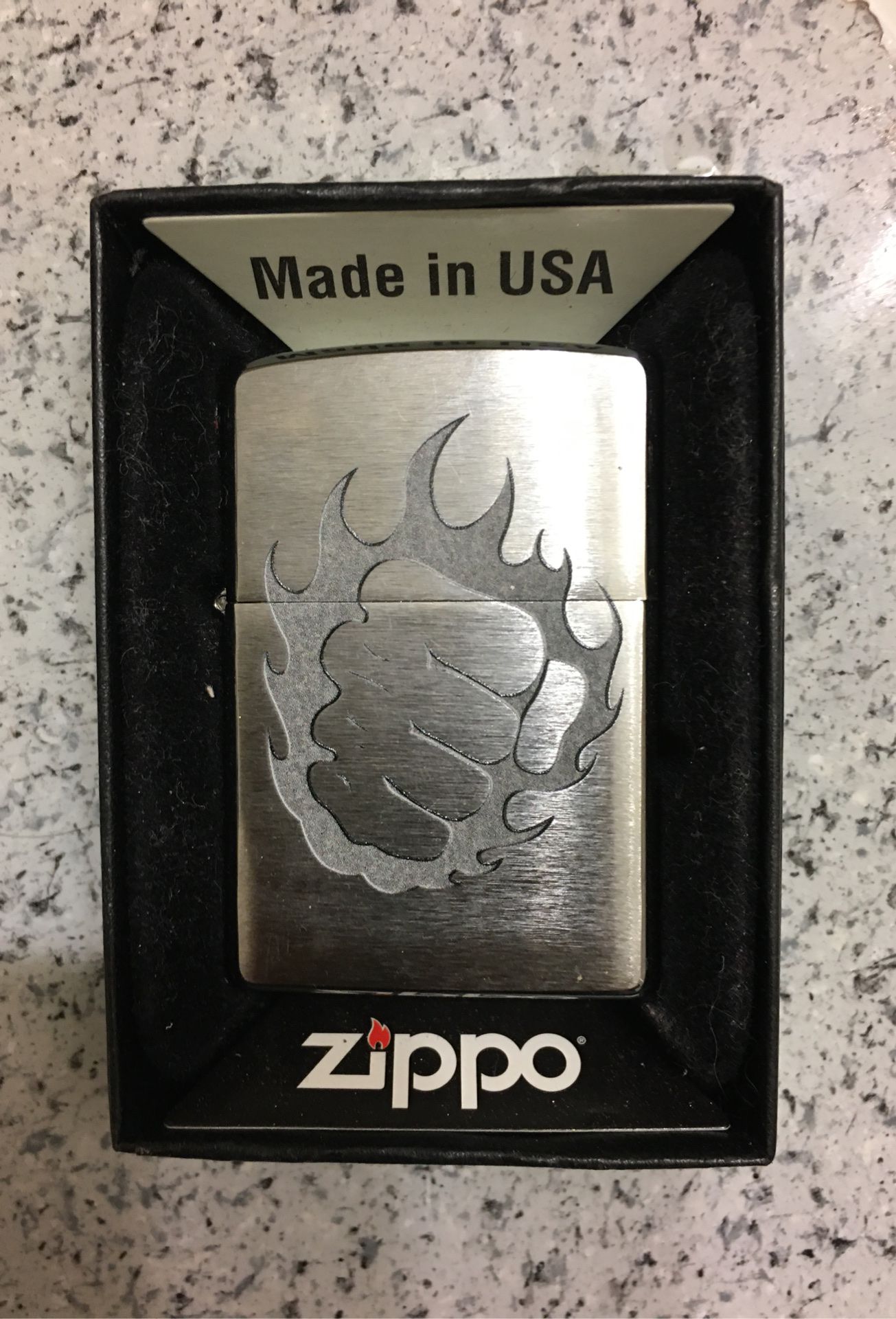 Cool ass zippo never used !