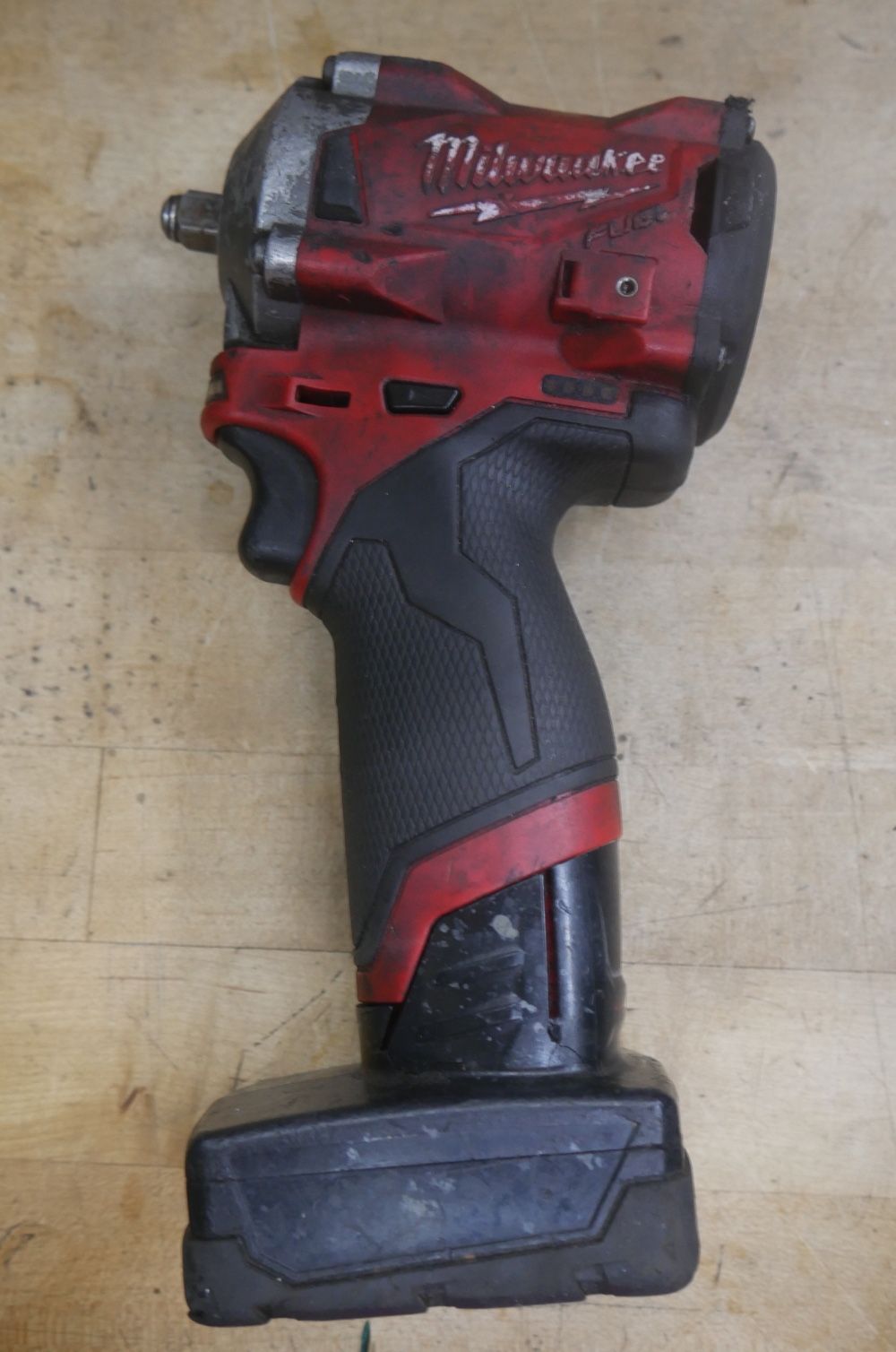 MILWAUKEE 2554-20 M12 FUEL 3/8" IMPACT WRENCH TOOL W/ BATTERY xc 4.0 ah USED. TESTED. IN A GOOD WORKING ORDER.