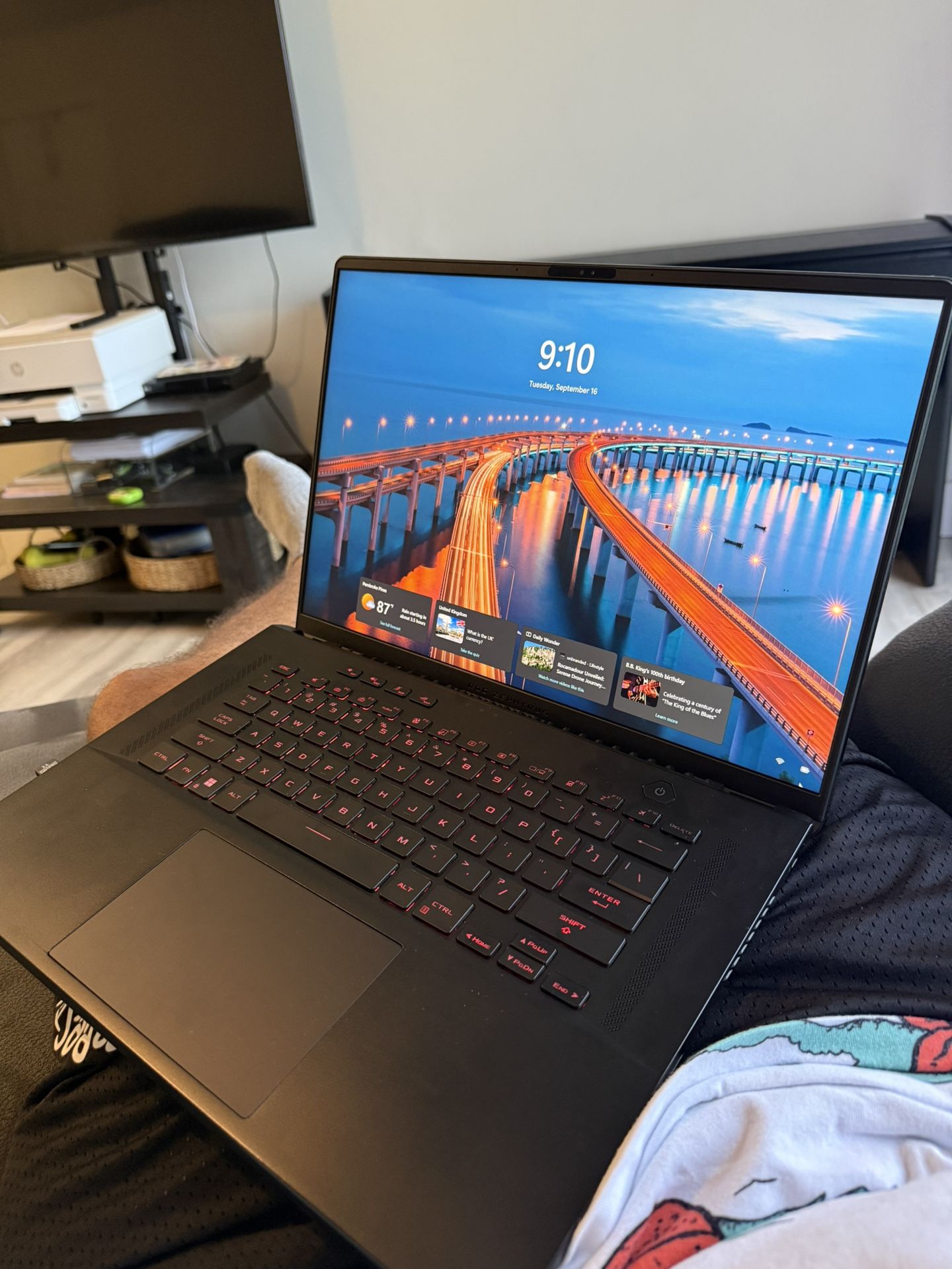 Asus m16 nvdia rtx 4070/intel i9/2tb ssd/32gb ddr5 ram/qhd 1440p 240hz display