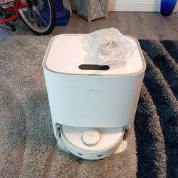 Robot Vacuum Cleaner and Mop with Auto-Washing Dock / Dreame Model # W10-RLS5C