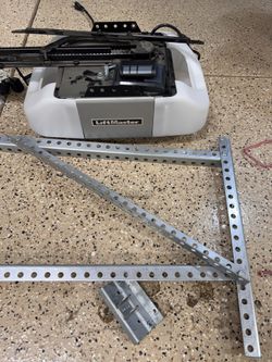 Liftmaster Belt Drive MyQ Garage Motor With Wall Brackets, Battery Backup 