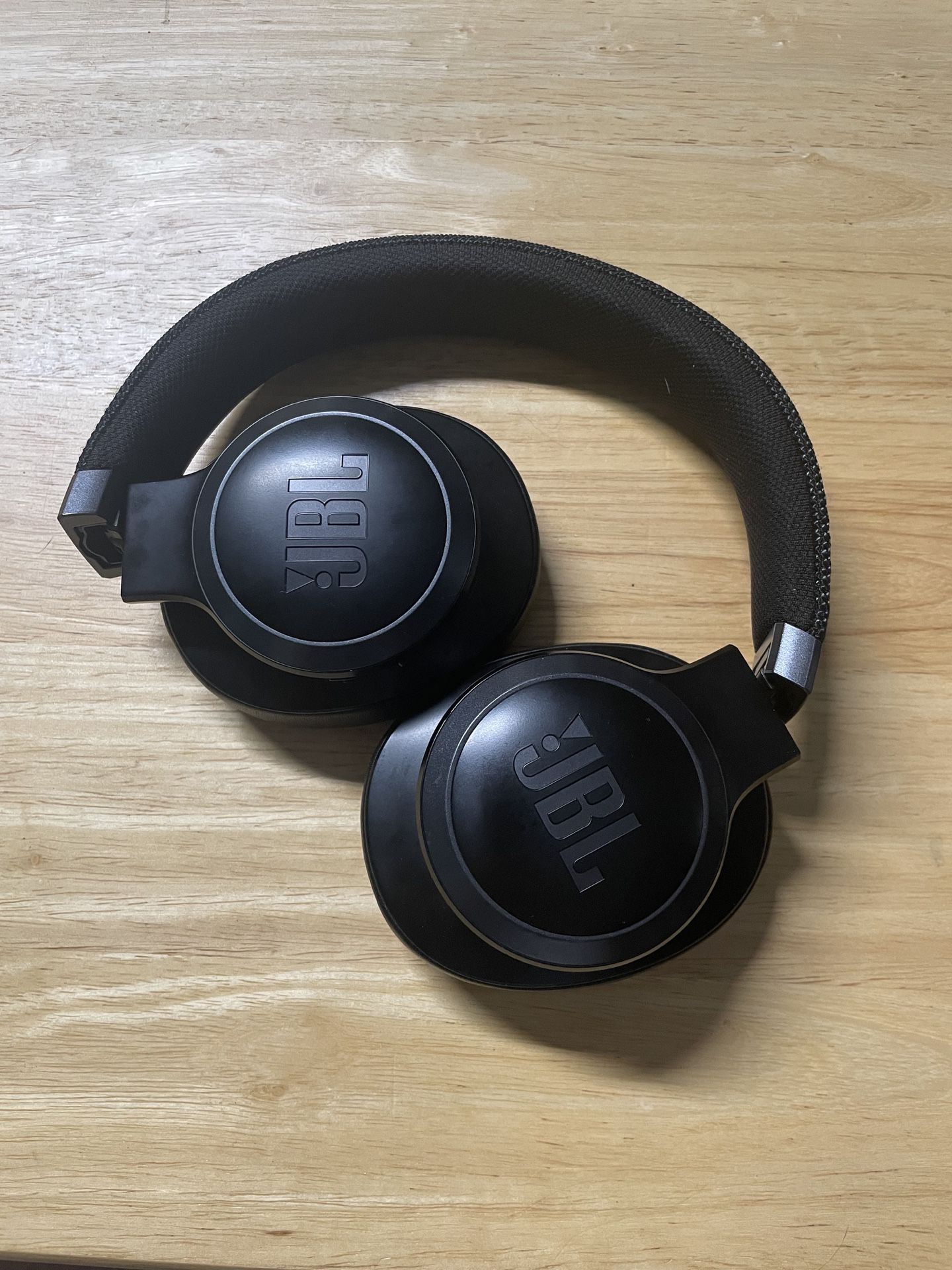 JBL LIVE660NC Noise-cancelling Overear Headphones