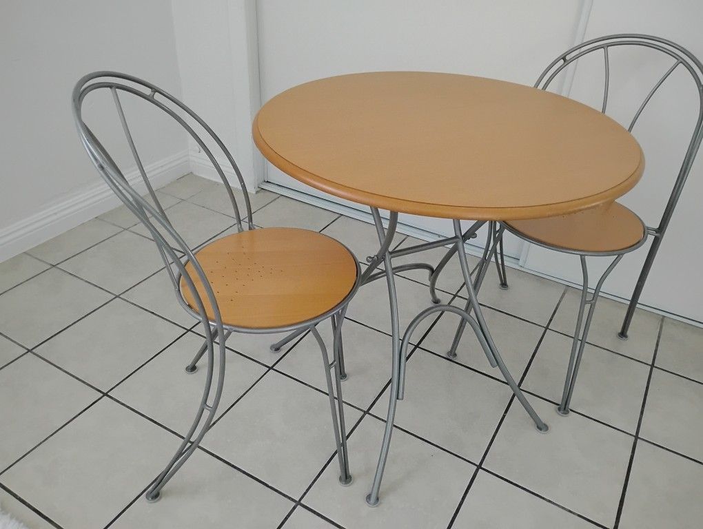 Kitchen Table And 2 Chairs