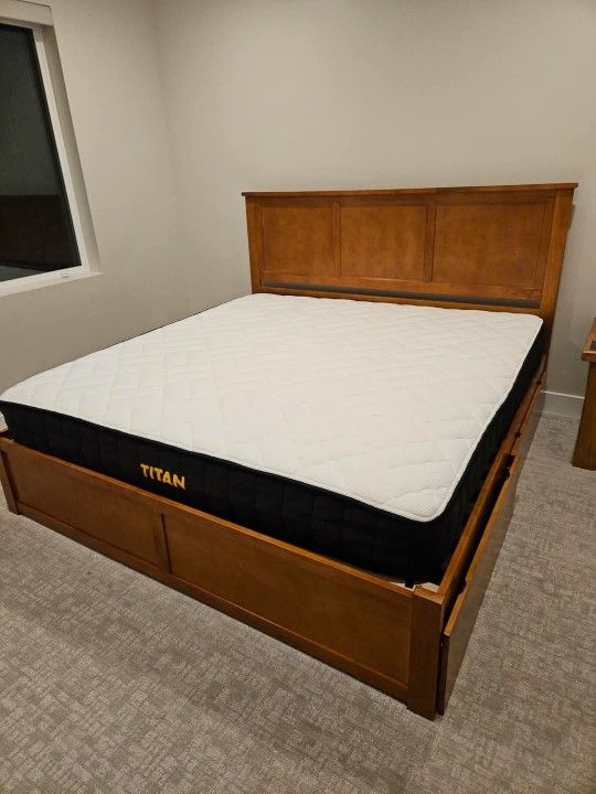 Brooklyn Bedding, Titan Plus Luxe, Queen Mattress Like New