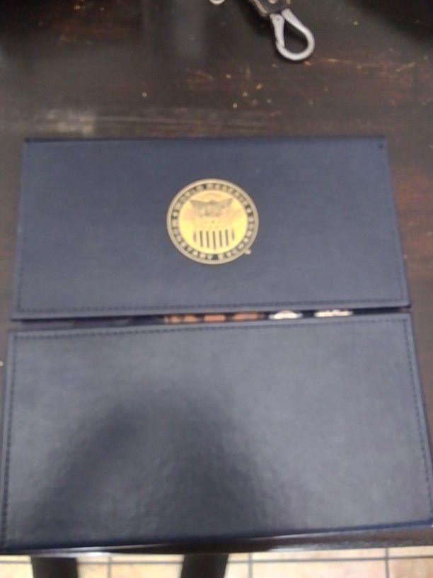 World Reserve .monetary Exchange . Dollars Coins.1 