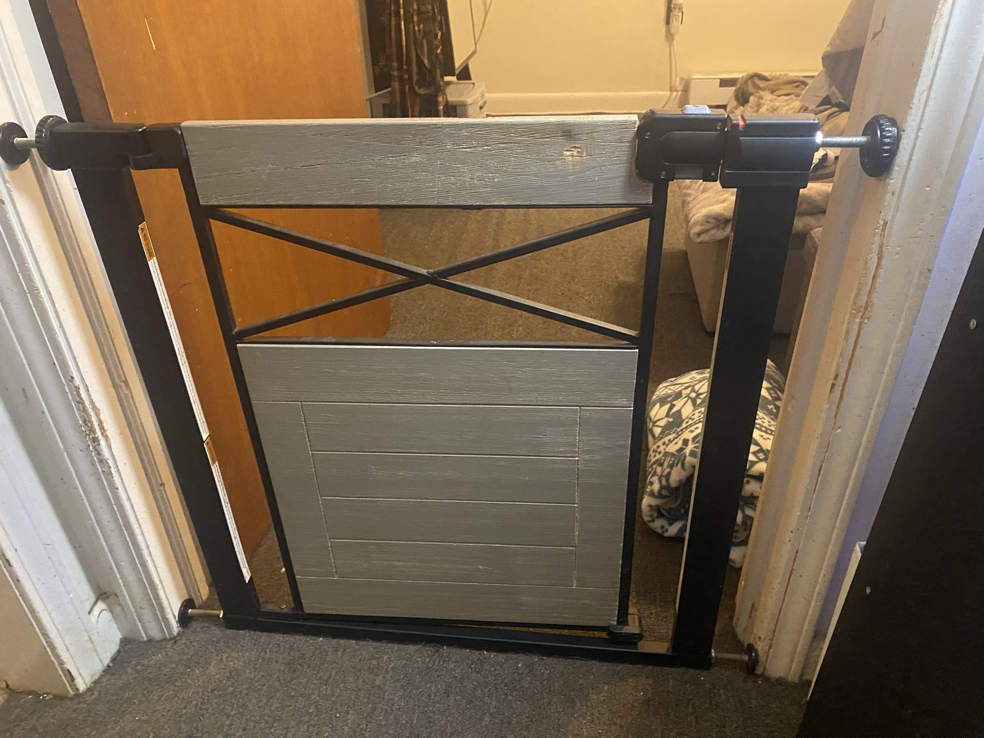 Metal baby gate
