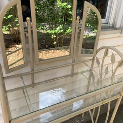 Charming Vanity In Long Island Great Neck