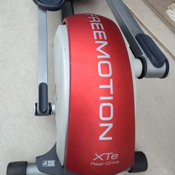 Elliptical Machine FREEMOTION XTe