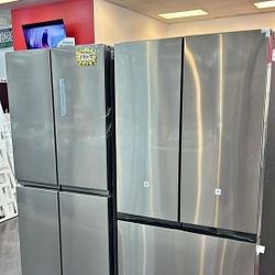 Refrigeradores modernos de color blanco
