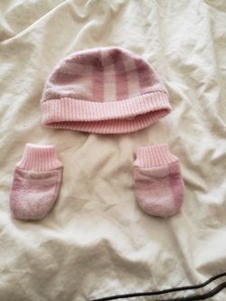 Burberry baby wool hat and mitten set