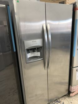 Frigidaire side by side in stainless steel