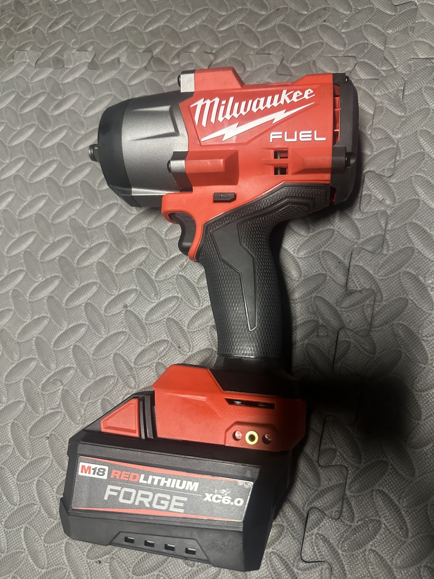 Milwaukee 1/2 Impact Wrench With Friction Ring With 6 Ah Battery And Charger