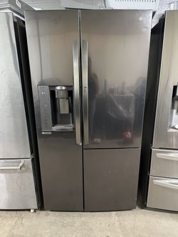 LG Refrigerator side by side
