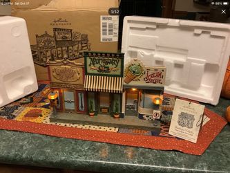 Halloween spooky Hallmark Keepsake Hauntington Collection Deadwood Street Shops mint condition Lights work, incredible details perfect table top deco