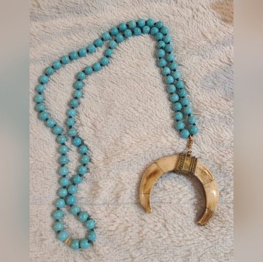 double horned howlite necklace 