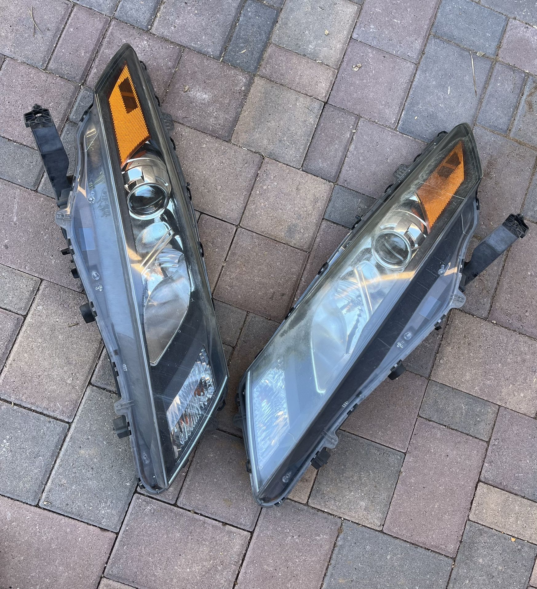 2010-2012 Honda Crosstour Headlights Left & Right
