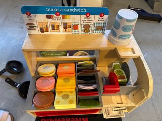 Melissa & Doug make a sandwich toy