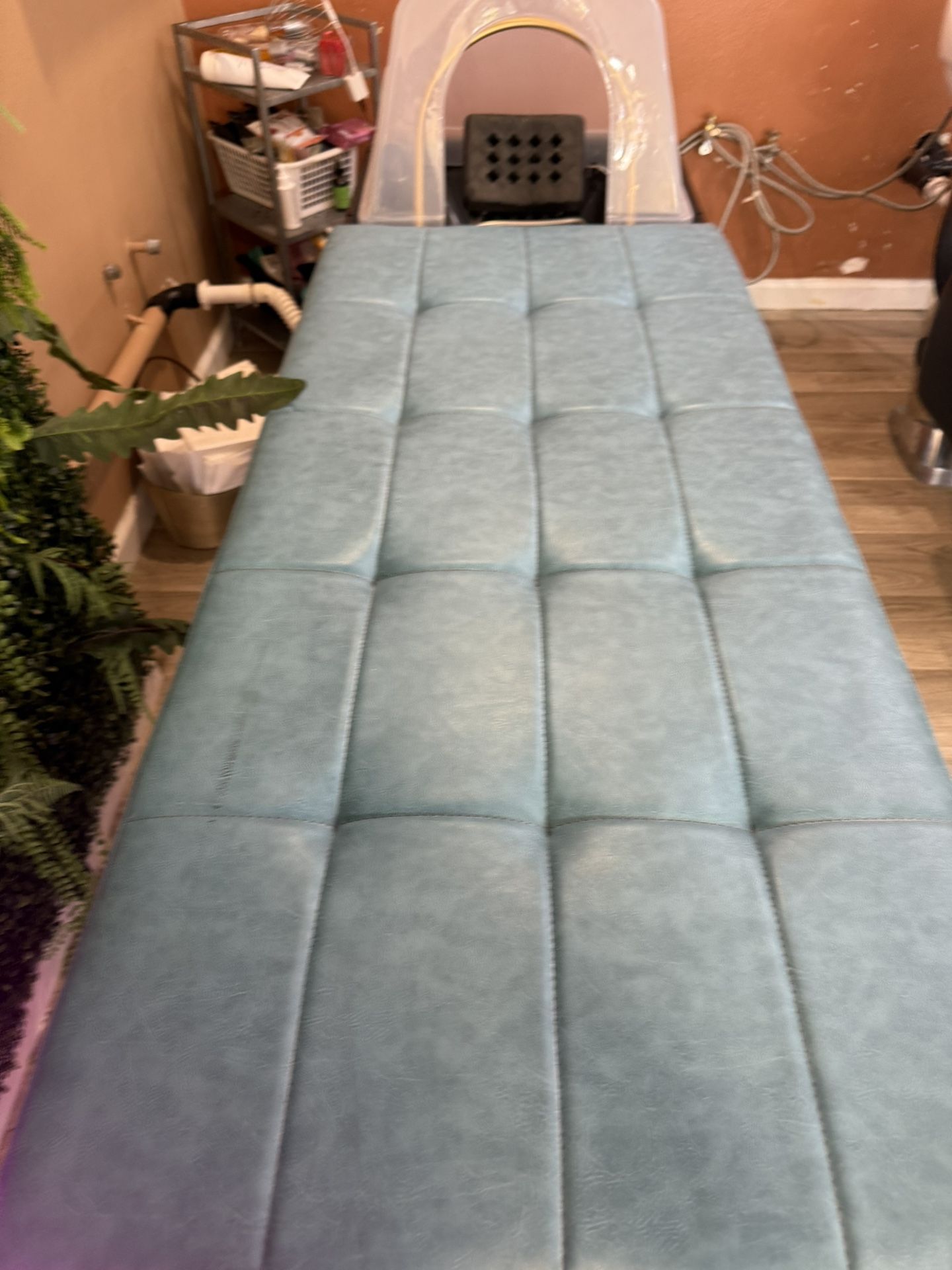 Haed Bed Facials Lash Table