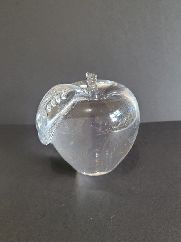 Vintage Handcrafted Clear art Glass Apple With Leaf 
