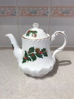 Christmas Tea Pot ~ Made in England