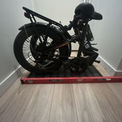 Foldable E-bike With Extra Battery And Lock