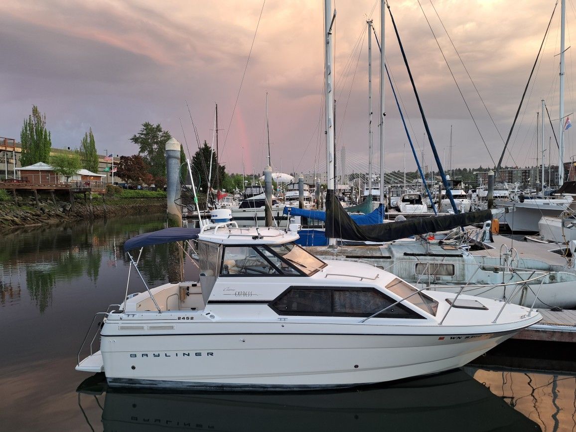 1996 Bayliner 2452 Express Ciera