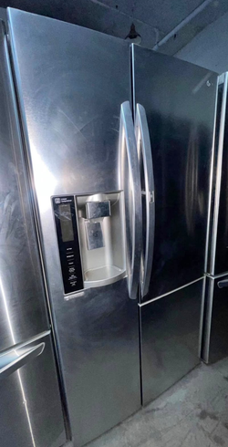 LG Side by Side Refrigerator with IceMaker