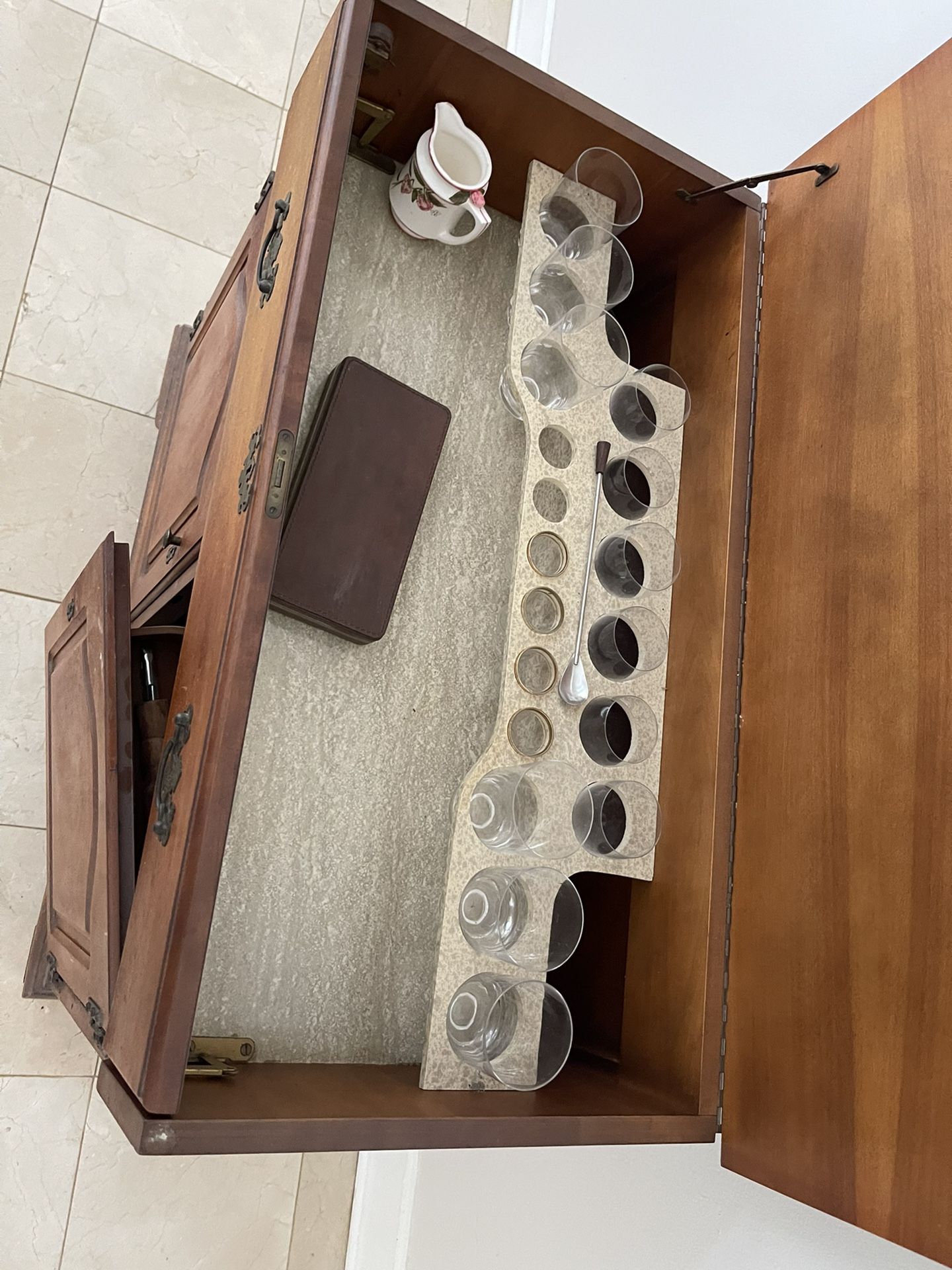 Antique Bar 