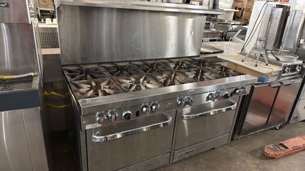 Southbend stove 10 burner and 2 ovens natural gas