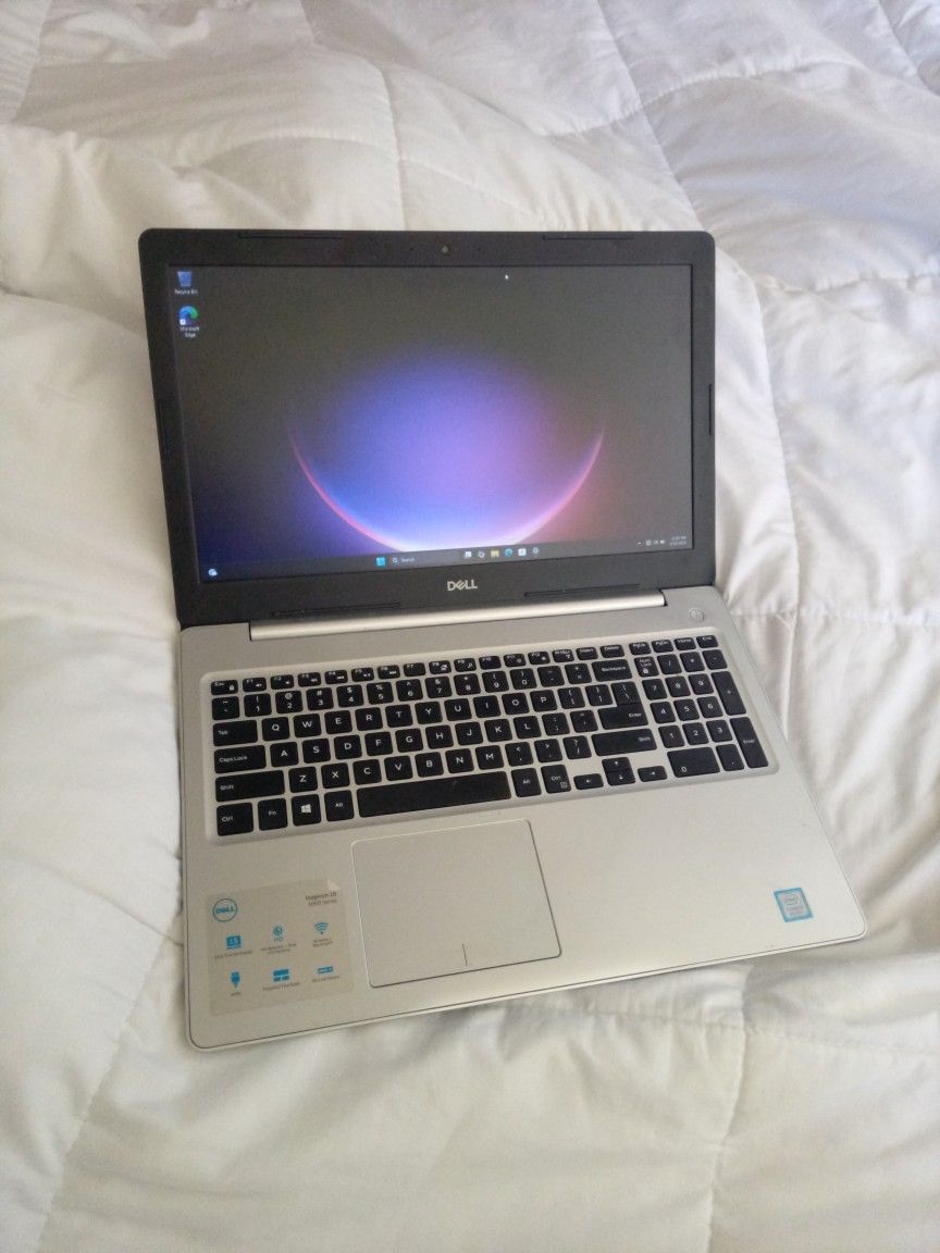Laptop DELL Inspiron 15 Touchscreen 15" INTEL 1Tera HD Windows 11 LIKE NEW And Charger INCLUDED