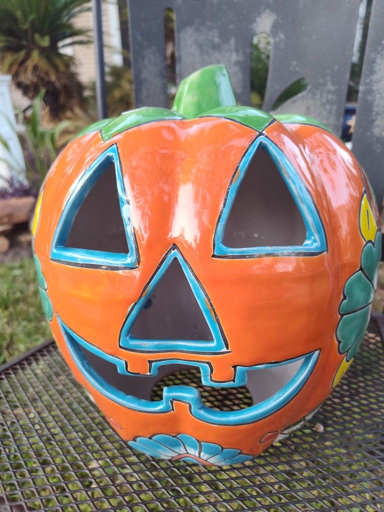 BRAND NEW NEVER USED TALAVERA JACK O LANTERN. NUEVO PRODUCTO MEXICANO 
