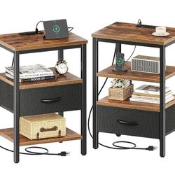 Set Of 2 Nightstands. 