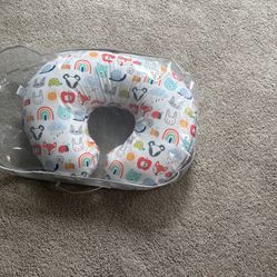 Feeding Pillow With Cover