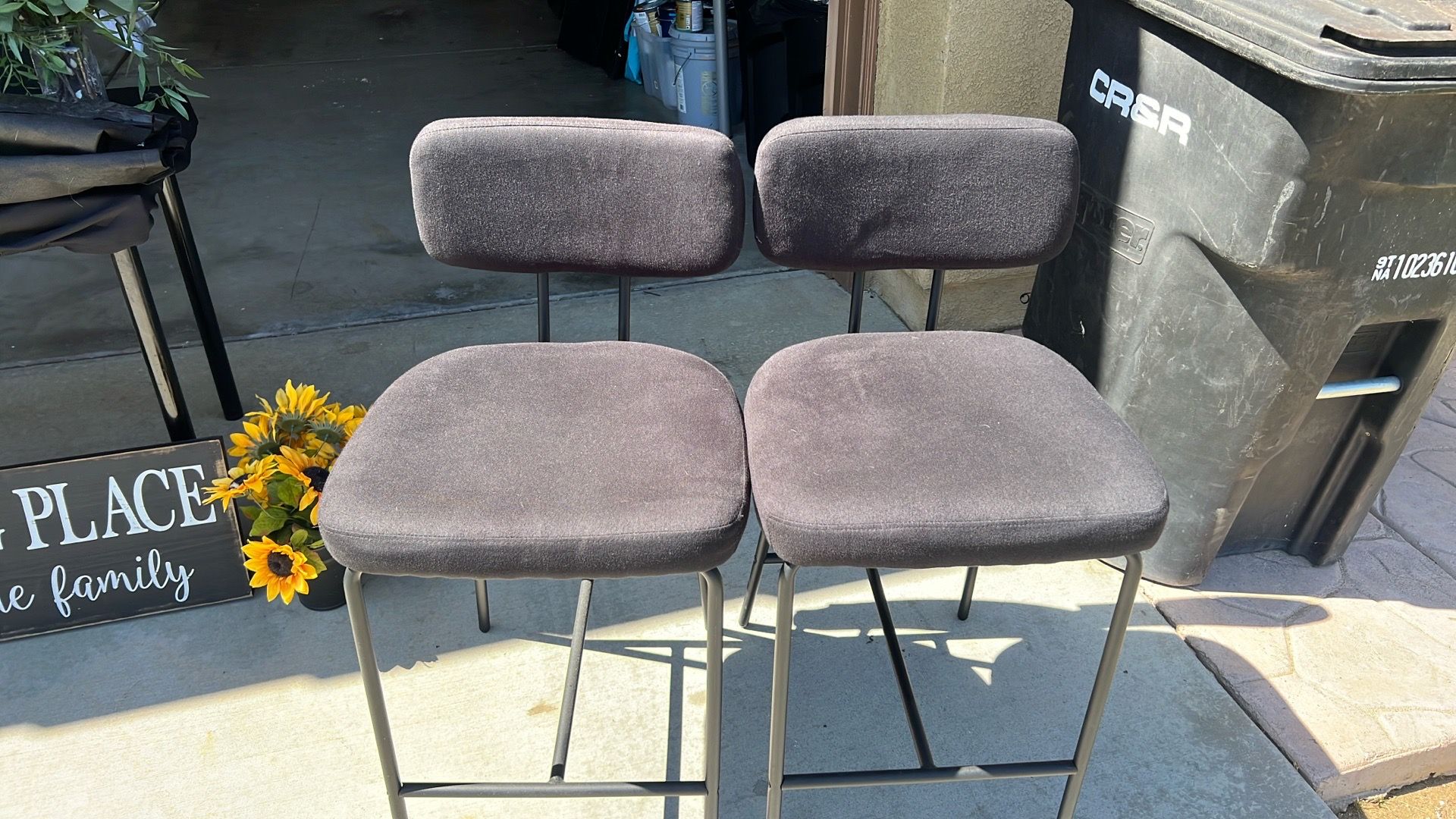 2 black bar Chairs