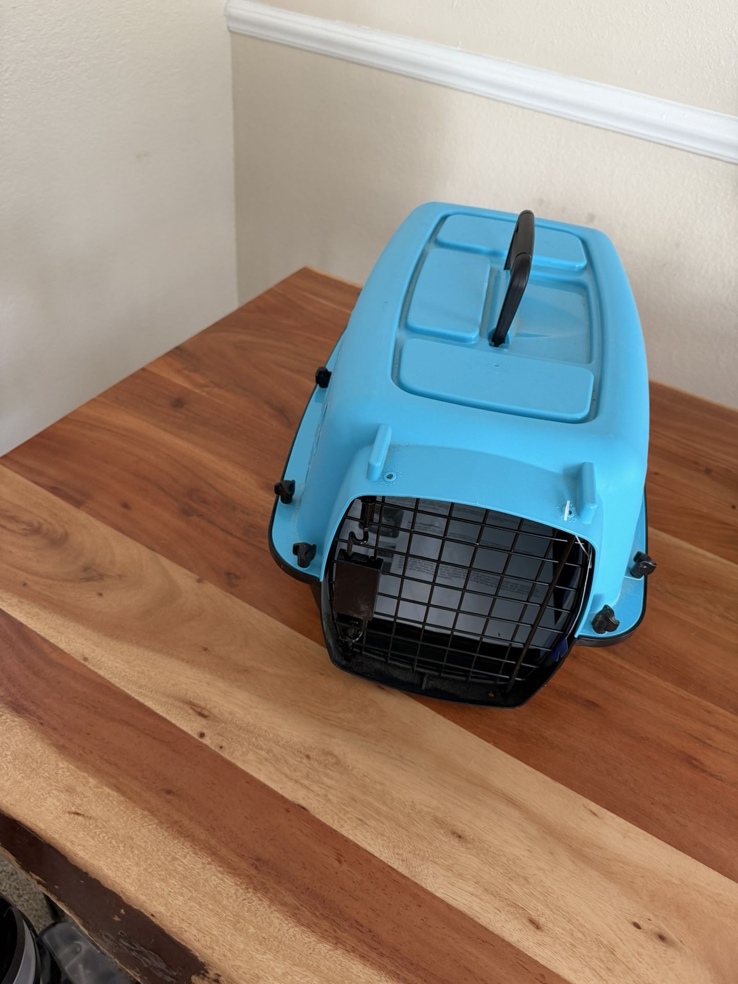 Pet Carrier/ Kennel Small 