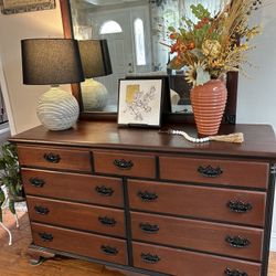 Hungerford Mahogany 9-Drawer Dresser