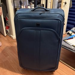 Large Luggage + Expandable Storage , 4 Wheels 