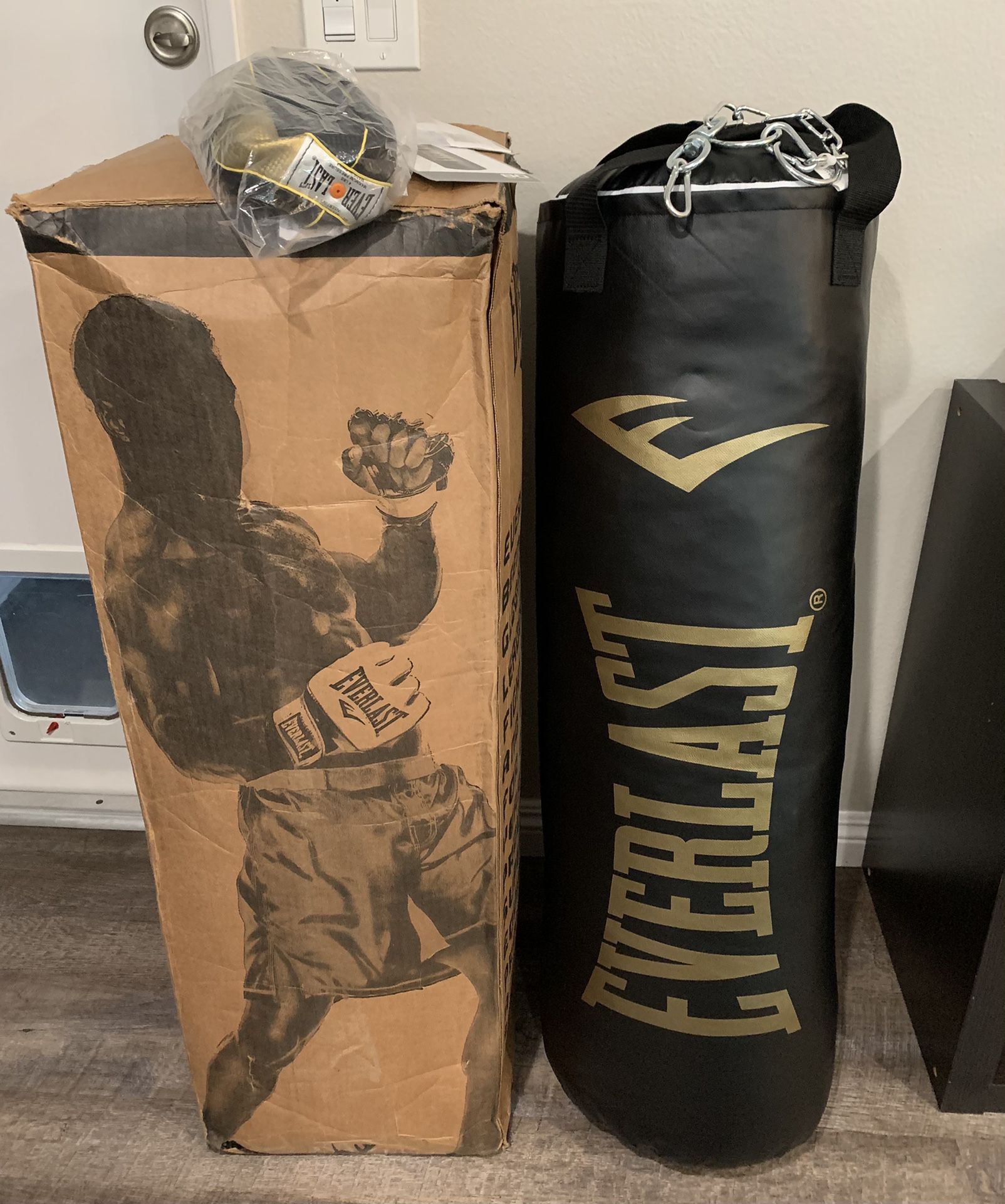 Everlast Heavy Punching Bag 80lbs With Speed Bag