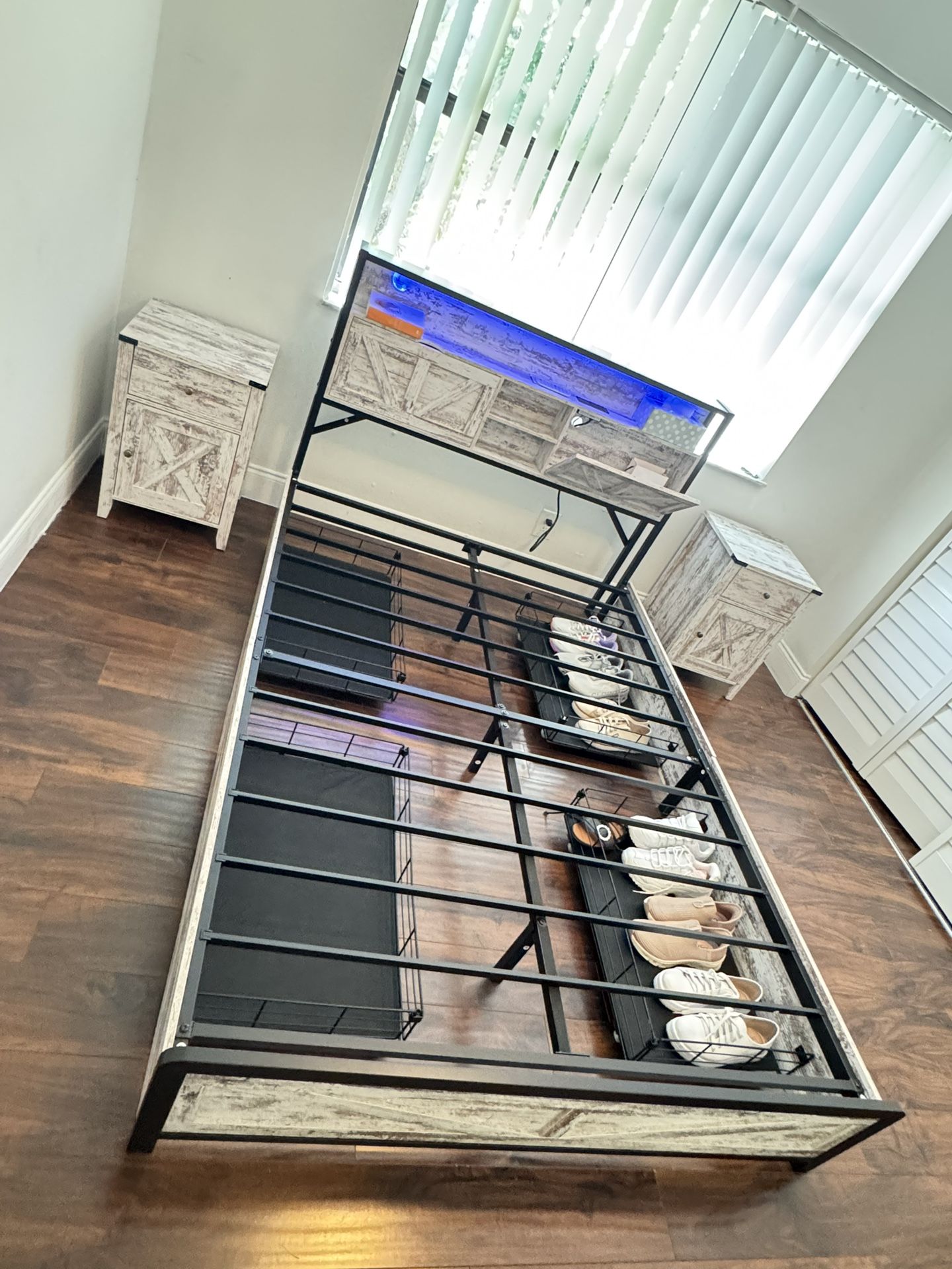 Full Size Bed Frame And Nightstands
