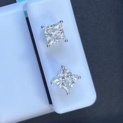 ✨ Brand New 925 Sterling Silver Moissanite Stud Earrings ✨