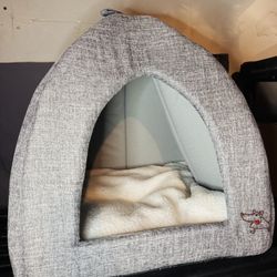 Dog/Cat House! Brand New In Box!
