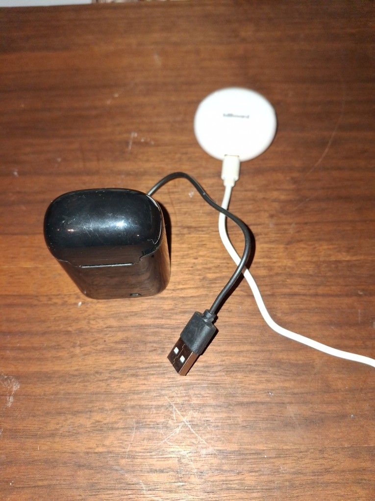BRAND NEW EAR BUDS, NEVER BEEN USED. WHITE IS BILLBOARD AND BLACK IS PODZ