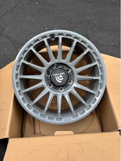 Tengo cuatro rines nuevos, le quedan a una Chevy y a una Toyota llevados Los, entregamos a domicilio por  Tengo cuatro rines nuevos, le quedan a una C