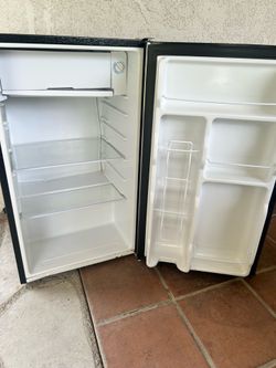 Stainless Steel Mini Fri. Dge with Soda Dispenser