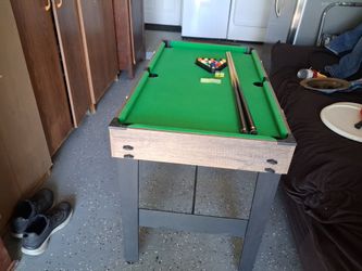 Small pool table  ( 42× 23)
