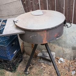 VERY RARE ANTIQUE STEEL 2.5' FOOT ROUND GRILL UFO STYLE BBQ BARBEQUE BARBECUE LOOK AT THE PICS!!! IN MONROVIA!!!