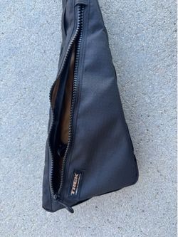 Trek frame bag with hardware