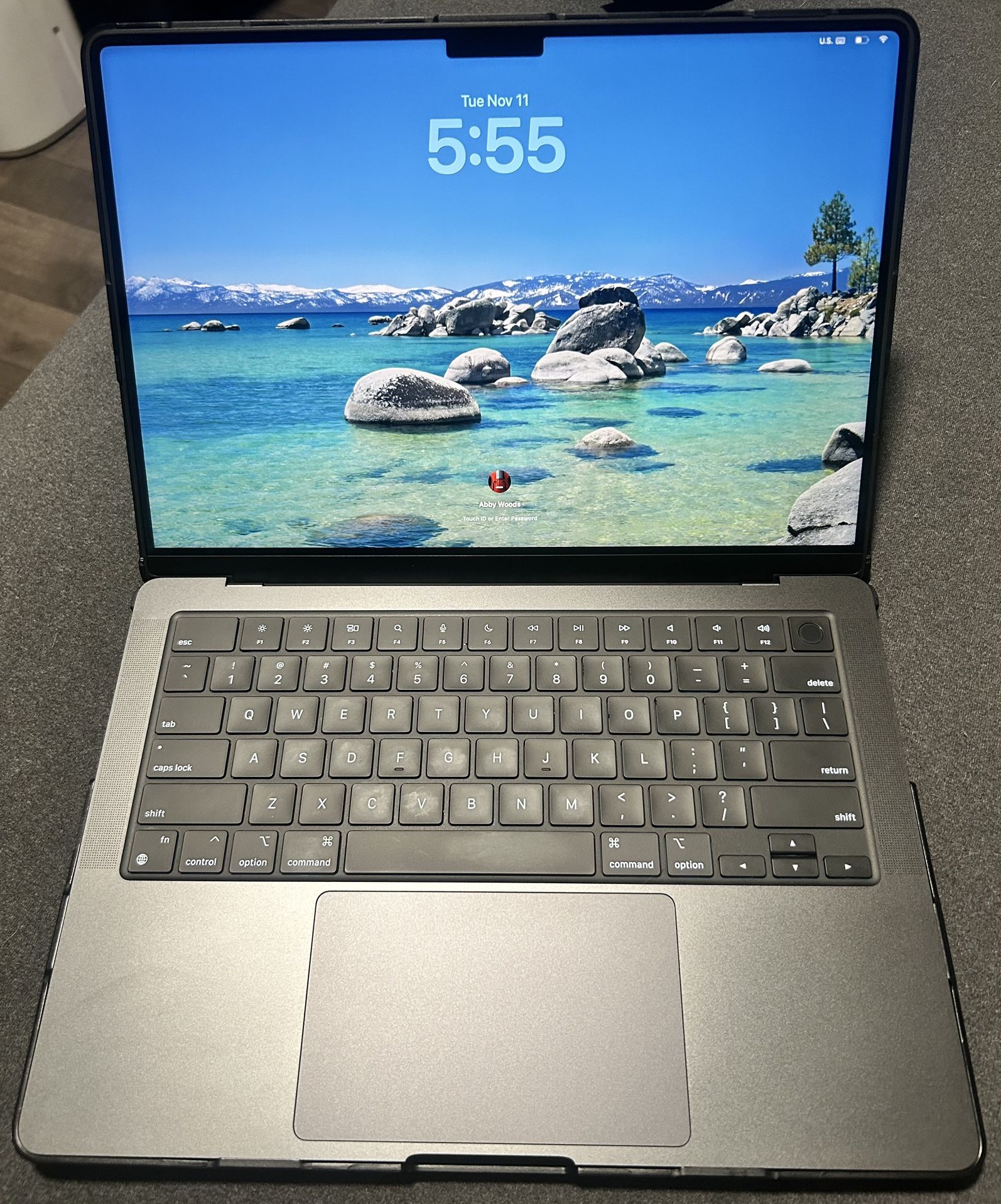 2024 Apple Macbook Pro M4 24GB RAM 1TB SSD 14" LIKE NEW